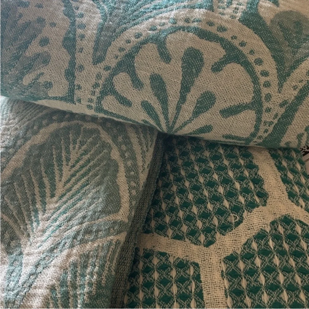 Succulent Bath Beach Towel in Teal Green Ecru White Modern Woven Design 38 x 72 - Picture 4 of 16